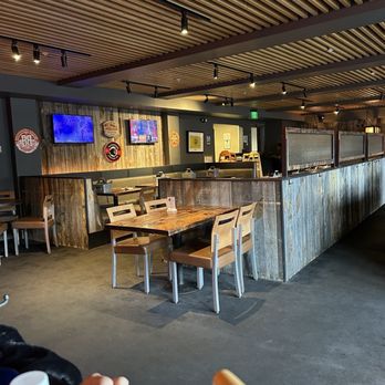 Robbie's Tavern - Indoor sitting - Comfort Food Near Me - Breckenridge, Colorado Robbie's Tavern - Indoor sitting - Comfort Food Near Me - Breckenridge, Colorado