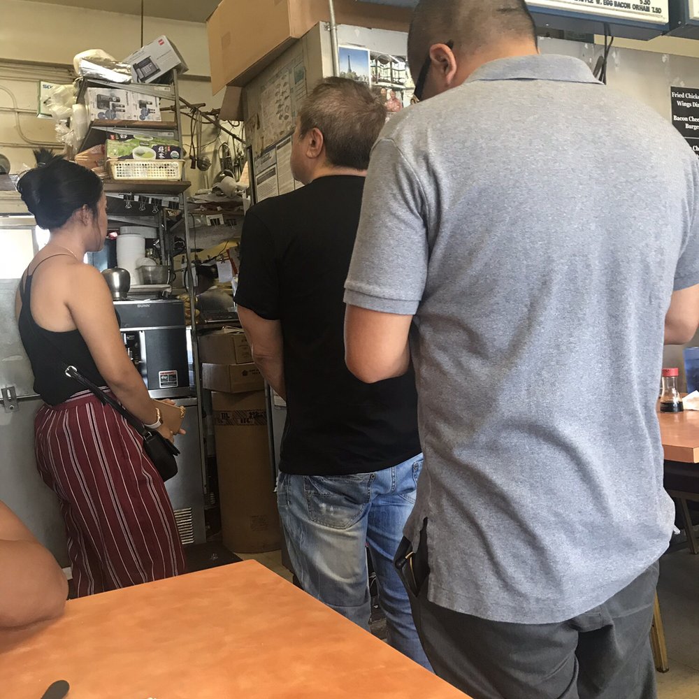 Ray's Café - People waiting to order - American Near Me - Honolulu, Hawaii