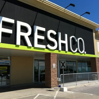 Freshco - front - Grocery Near Me - Richmond Hill, Ontario