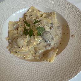 Beef Ravioli with Fois Gras sauce (4.1/5 stars) Beef Ravioli with Fois Gras sauce (4.1/5 stars)
