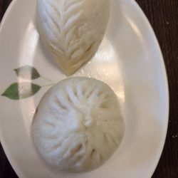 Noodles Plus - Steamed pork and veggie baos