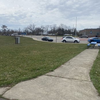 Washington Park - Parking lot is across the street but people park on the circle out front of the family center - Parks Near Me - Indianapolis, Indiana