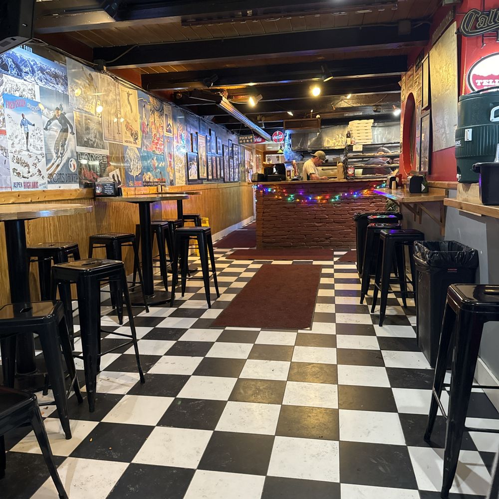 New York Pizza - Overall inside - Pizza Near Me - Aspen, Colorado New York Pizza - Overall inside - Pizza Near Me - Aspen, Colorado