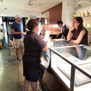 Museu Egipci - Although the Barca card allows no wait you'll have to wait. Try the V17 instead of the metro. - Museums Near Me - Barcelona, B