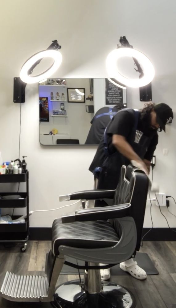 THE SYNDICATE BARBER STUDIO Updated May 2024 217 N Meridian