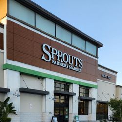 Sprouts Farmers Market - Front entrance