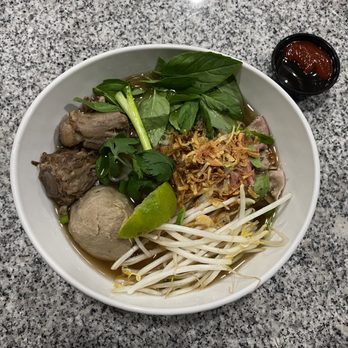 Hoa Binh Supermarket - International Grocery Near Me - Pomona, California
