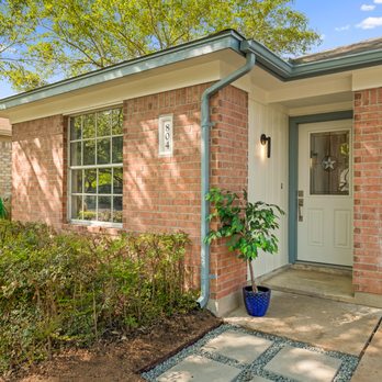 Dochen Realty Group - SOLD -South Austin! one level! - Real Estate Services Near Me