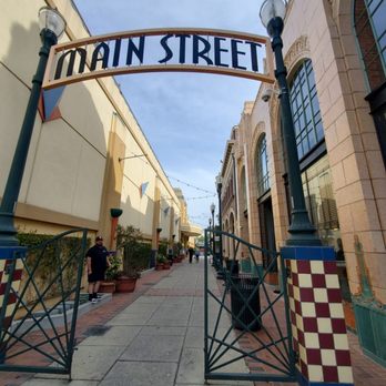 Century 12 San Mateo - Outside - Cinema Near Me - San Mateo, California