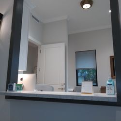 Lakeview Endodontics - Receptionist desk