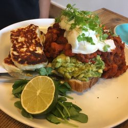 Coffee Architects - Delicious avocado mash with billie can beans and halloumi!! Breakfast!