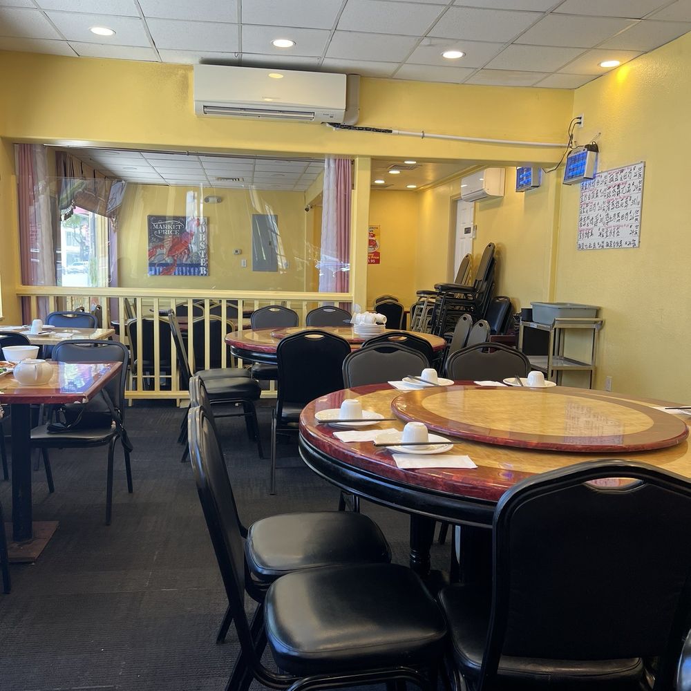 Lobster King - Dinning room - Seafood Near Me - Honolulu, Hawaii Lobster King - Dinning room - Seafood Near Me - Honolulu, Hawaii