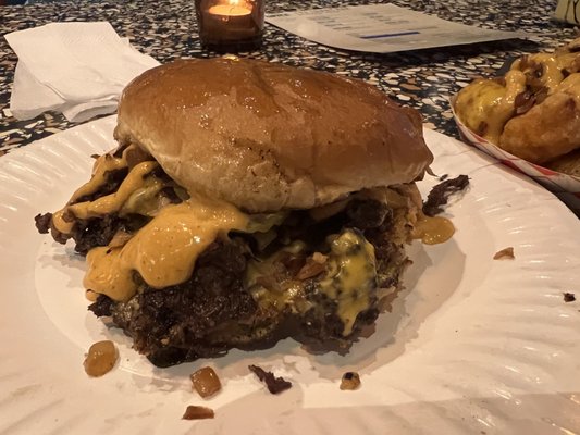 GUSTOS burger bar + more by null