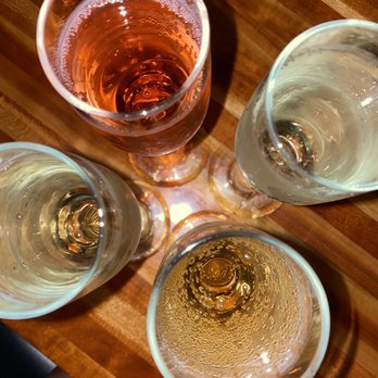 Homy Inn - Champagne flight - Dive Bars Near Me - Omaha, Nebraska