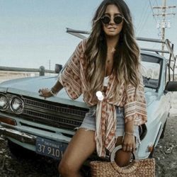 Sassy Blowtique - Waves