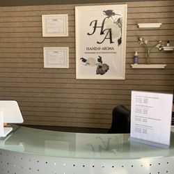 Hand & Aroma Massage