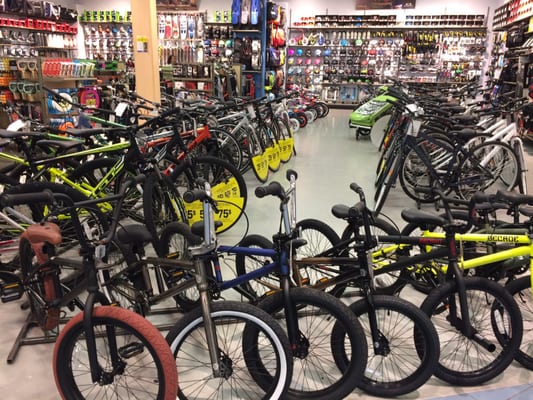 SPORTS EXPERTS CARREFOUR DU NORD - Vêtements de sport - 900 Boulevard  Grignon, Saint-Jérôme, QC - Numéro de téléphone - Yelp