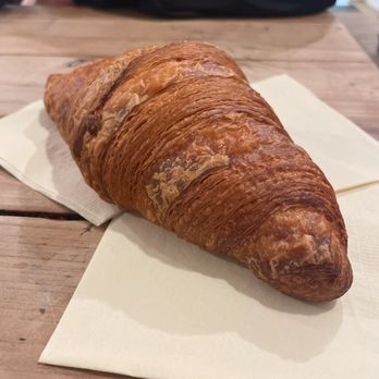 L'Appartement 4F - Croissant - Bakeries Near Me - Brooklyn, New York