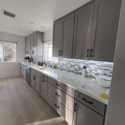 Kitchen & Baths Renovations - Glass backsplash