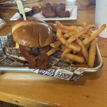 Intracoastal Brewing Company - Smash Burger - Breweries Near Me - Melbourne, Florida Intracoastal Brewing Company - Smash Burger - Breweries Near Me - Melbourne, Florida