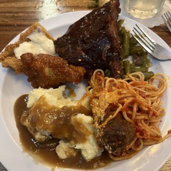 Big Bull Steakhouse - Plate from the buffet - Steakhouses Near Me - Springfield, Kentucky