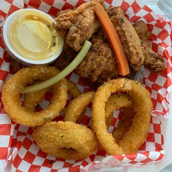 Blends Daiquiri Express - Plain wings and onion rings - New American Near Me - The Colony, Texas