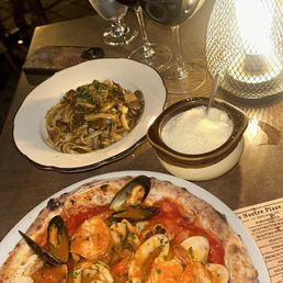 Fettuccine Funghi Pizza Special: Scampi Fettuccine Funghi Pizza Special: Scampi
