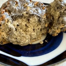 The Black Sesame scone is good!
