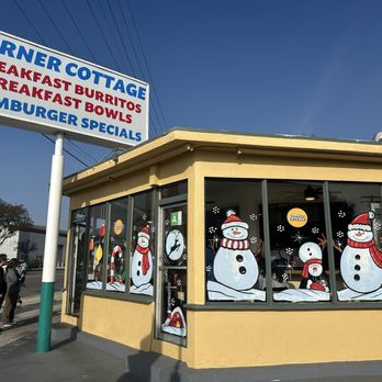 Corner Cottage - Outside - American Near Me - Burbank, California