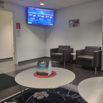 Aloha Kia Leeward - Waiting area. It's been awhile since I have taken my car. - Car Dealers Near Me - Waipahu, Hawaii