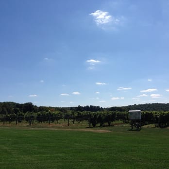 Millbrook Vineyards - Wine Tasting Room Near Me - Millbrook, New York