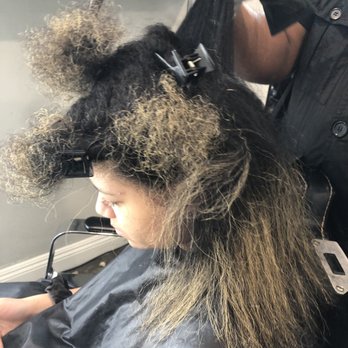 Textūr A Salon - Hair stylist Ahsante working his magic! - Hair Stylists Near Me - Oceanside, California Textūr A Salon - Hair stylist Ahsante working his magic! - Hair Stylists Near Me - Oceanside, California