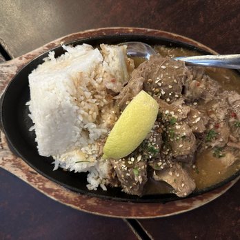 7 Mile House - Sizzling pork adobo - IG @bougiefoodieboi - Sports Bars Near Me - Brisbane, California 7 Mile House - Sizzling pork adobo - IG @bougiefoodieboi - Sports Bars Near Me - Brisbane, California