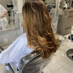 Cut N Curls Salon