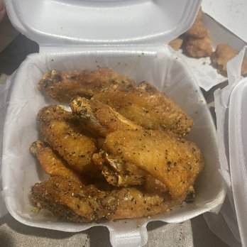 Wingtown & Grill - 10 Pieces Classic Wings Combo - Chicken Wings Near Me - Carrollton, Texas Wingtown & Grill - 10 Pieces Classic Wings Combo - Chicken Wings Near Me - Carrollton, Texas