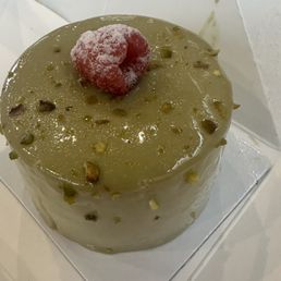Pistachio dessert