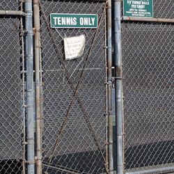 Independence Park - Tennis only on the tennis courts