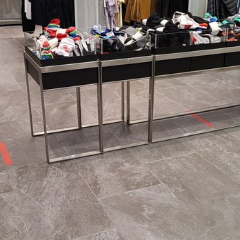 H&M - Inside the store - Men's Clothing Near Me - Burbank, California