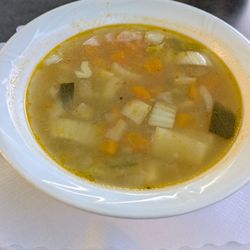 Stromboli - Tagessuppe ( ist wohl Minestrone)