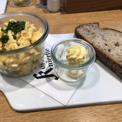 Korn & Knierfte - Scrambled eggs with bread and butter