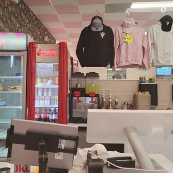Larry’s Ice Cream & Cafe - Cakes...Beverages...Clothing - Ice Cream & Frozen Yogurt Near Me - Boca Raton, Florida Larry’s Ice Cream & Cafe - Cakes...Beverages...Clothing - Ice Cream & Frozen Yogurt Near Me - Boca Raton, Florida