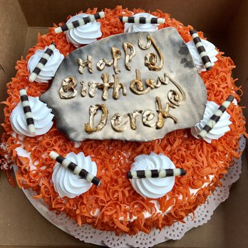Baklovah Bakery - Pineapple Birthday Cake for my friend - Desserts Near Me - San Antonio, Texas Baklovah Bakery - Pineapple Birthday Cake for my friend - Desserts Near Me - San Antonio, Texas