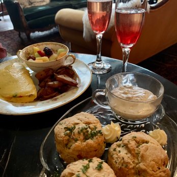 Hotel Greene - Brunch + Seasonal mimosas - Mini Golf Near Me - Richmond, Virginia Hotel Greene - Brunch + Seasonal mimosas - Mini Golf Near Me - Richmond, Virginia