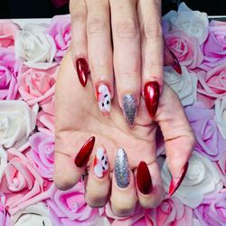 Chloë Beauty Nail Bar - Beautiful artwork.
