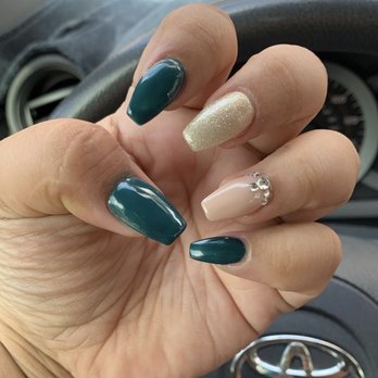 Ellen Nails - Nail Salons Near Me - Honolulu, Hawaii