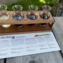 Del Rio Vineyards - Carafes the flight arrived in, so cute