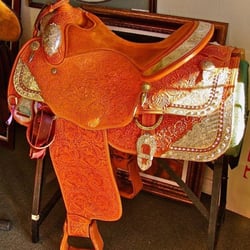 Good Apple Equine Consignment - Beautiful consignment saddle at the Good Apple.