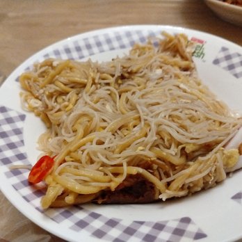 Ah Hock Fried Hokkien Noodles 12 Photos Local Flavor 20 Kensington Park Road 01 27 Chomp Chomp Food Centre Singapore Singapore