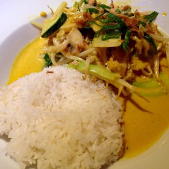 Bonjour Saigon - Chicken curry with coconut sauce - Vietnamese Near Me - Cologne, NW