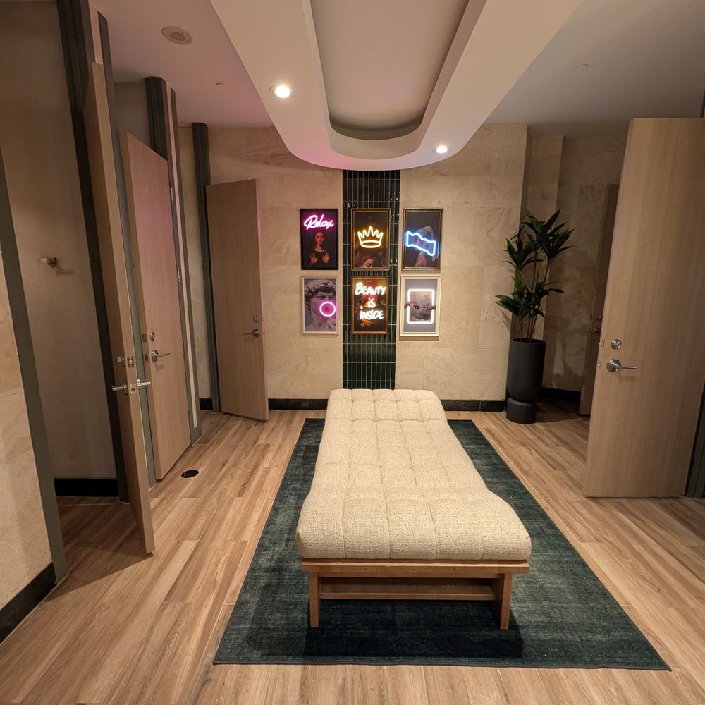 Moxies Dixon Road Restaurant - Women's washroom with a huge seating area - Canadian (New) Near Me - Etobicoke, Ontario